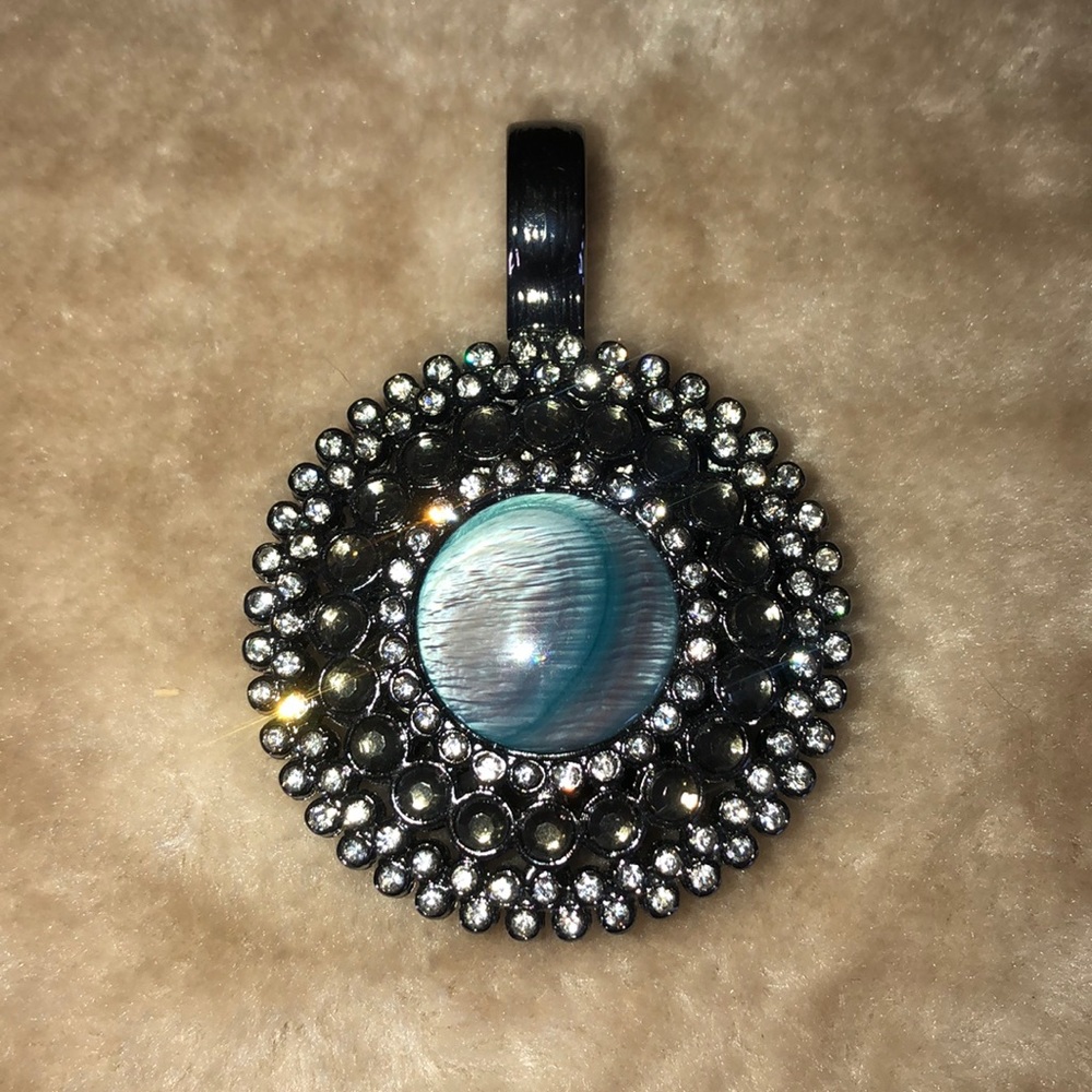 Lovely, reversible, Premier Designs enhancer